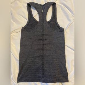 Lululemon swiftly tech racerback tank sz 2 blk/silver